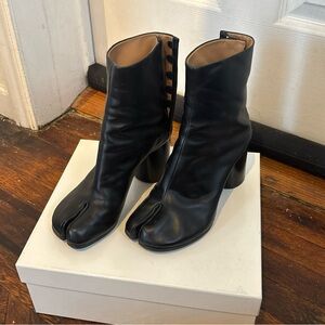 Maison Margiela Black leather tabi ankle boots, size 37, worn 2x, with box